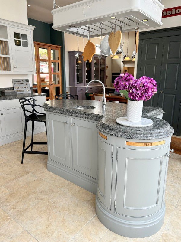Ex Display Kitchen - Inframe Painted Kitchen, With Granite Worktops and Appliances